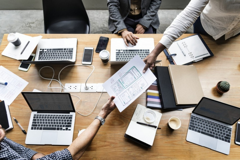 Offres pros : lire entre les lignes lors de l’analyse détaillée d’une proposition professionnelle.