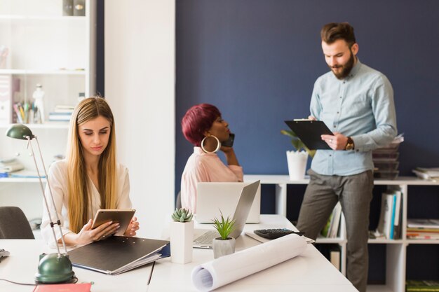 Guide complet sur la gestion des devis et factures : comment automatiser vos relances avec Indy.